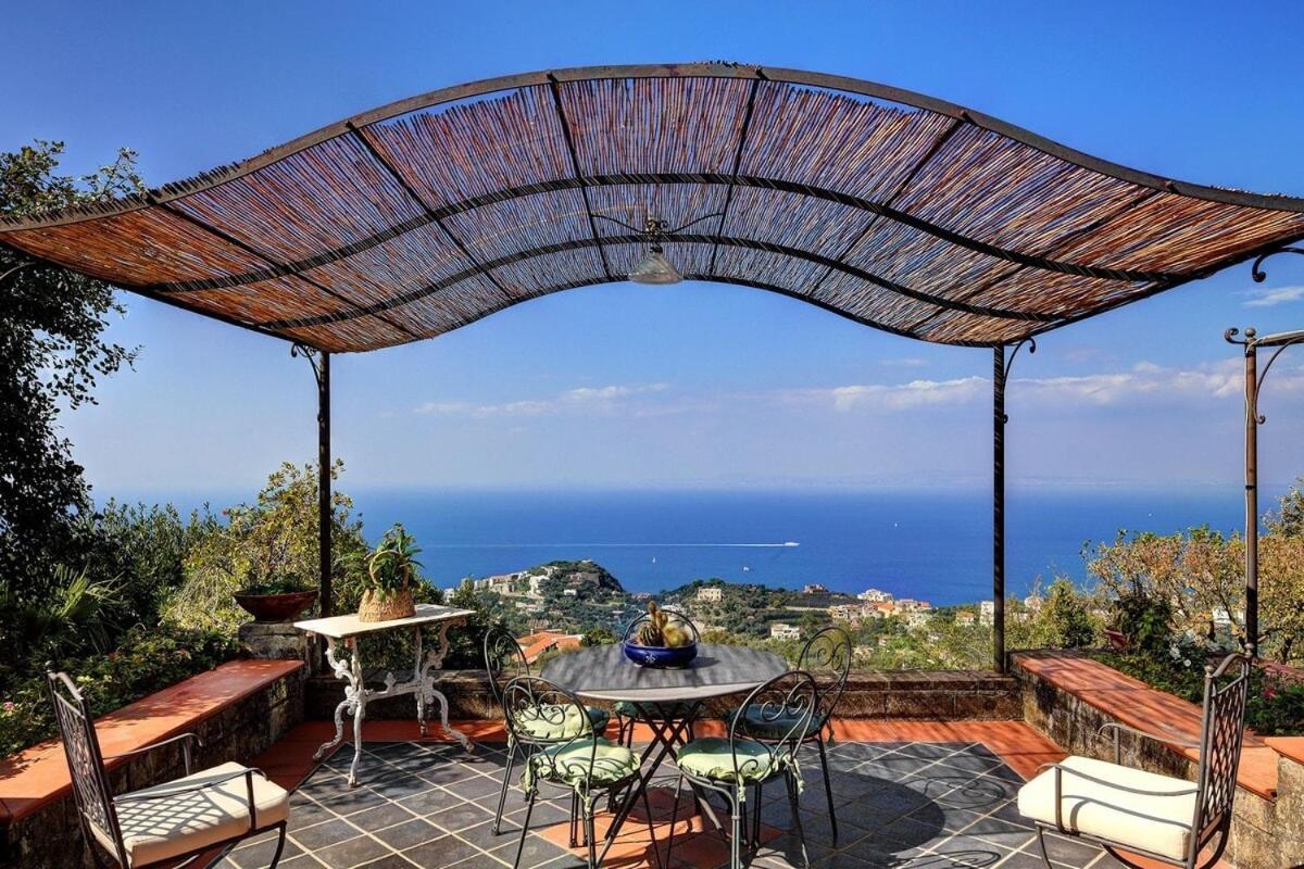 Fondo Turiello Villa Gardens Pool And Guest Services Масса-Лубренсе Экстерьер фото